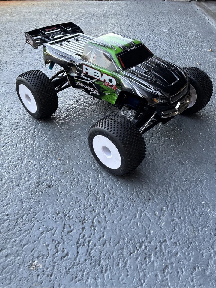 Traxxas Revo 3.3 TQi TSM Newest Model 1/10 Nitro Monster Truck Response Pro Plat - Image 4 of 4