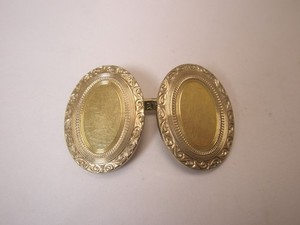 Authentic Oval Engraved Gold Plated SINGLE Vintage Cuff Link replacement lost/broken aa142