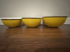 Vtg HUTA SILESIA POLAND YELLOW/BLACK ENAMELWARE THREE NESTING BOWL SET