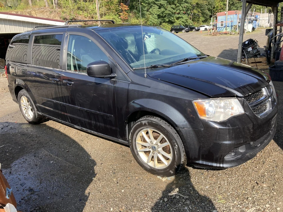 16 DODGE CARAVAN Crossmember/cradle/undercarria (NO SHIPPING) - Image 3 of 4