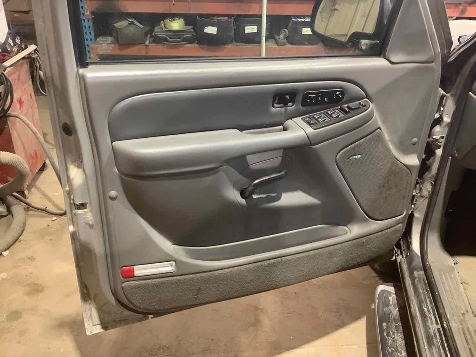 Used Rear Right Door Assembly Rear Side fits: 2005 Gmc Yukon xl 1500 classic sty - Image 3 of 4