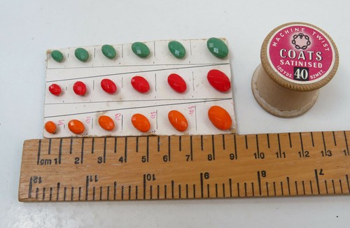 GRADUATED VINTAGE / ART DECO STYLE GLASS BUTTONS ON CARD - SALESMAN SAMPLES ? - Picture 10 of 11