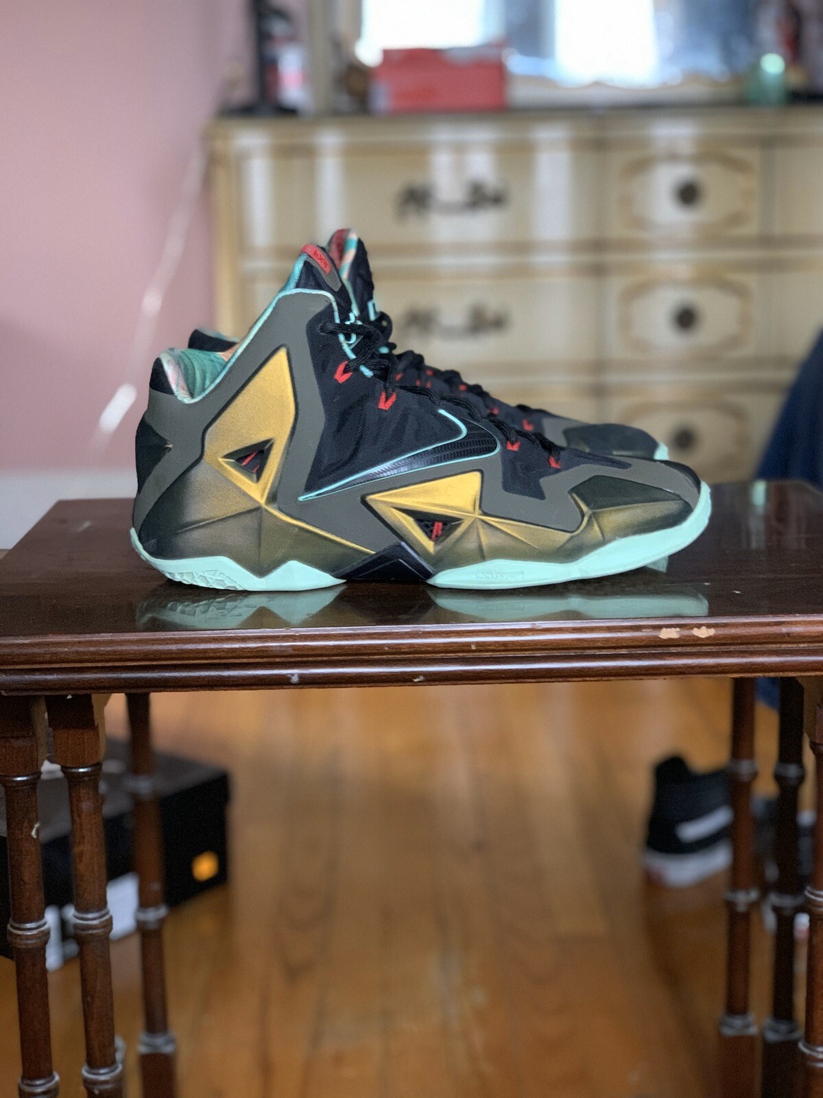 nike lebron 11 king's pride