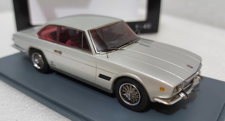 Maserati Mexico Coupe 1966 Silver 1:43 Neo 45650 EXTREMLELY RARE!! - Image 4 of 4