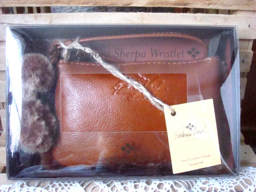 NIB PATRICIA NASH PIEDMONT WOOL SHERPA POM-POMS TAN LEATHER WALLET WRISTLET ~$89 - Picture 8 of 8