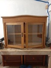 vetrinetta antica a parete