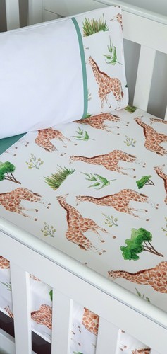 New Unisex " Giraffes" printed Cot / toddler bed quilt & toddler pillowcase set - Picture 3 of 5