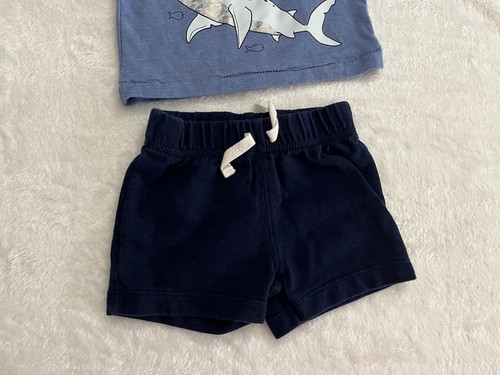 T-shirt e pantaloncini bambino vestiti taglia 3 mesi squali manica corta Carters ottime condizioni - Foto 3 di 4