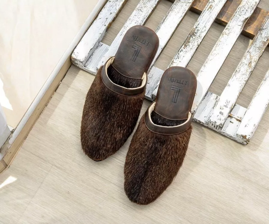 Den aktuelle fiktiv kaldenavn Brown Fur Leather Slippers for Men, House Nutria Shoes, Handmade by LITVIN  | eBay