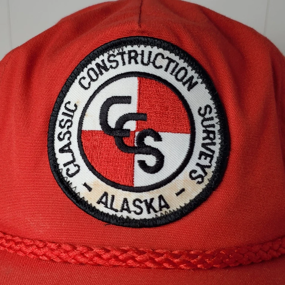 Clásico Construction Surveyors Alaska Parche Sombrero Correa De Colección Rojo Gorra Cuerda Foto 3 de 4