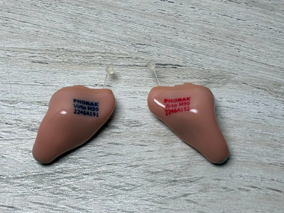 Audífonos Phonak Virto M30 con juego de accesorios Foto 2 de 4