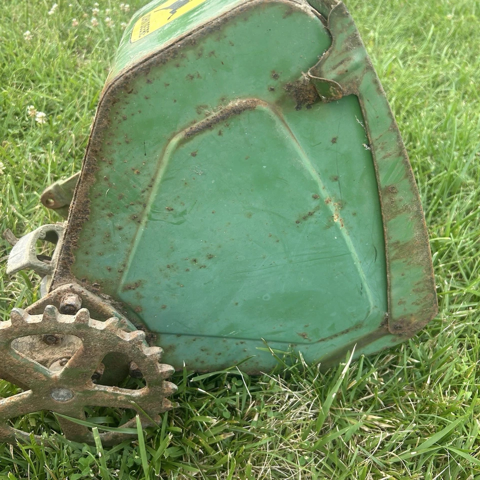 ¿Antiguo John Deere vintage? Caja jardinera de semillas de frijol de maíz decoración original de arte floral Foto 3 de 4