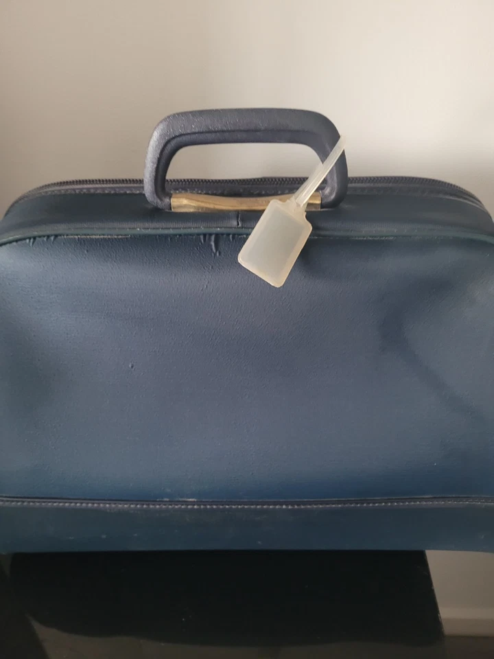 Vintage Air Canada Airline  Travel Case Blue - Image 2 of 3