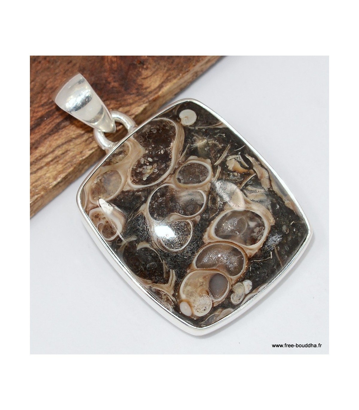 Pendentif Jaspe Tortue Turritella en Argent idéal pour accessoiriser une tenue bohème chic