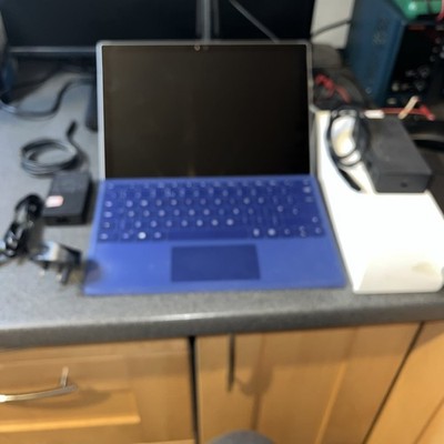 Microsoft Surface Pro 4 1724 i5 6300U 2,40GHz 8GB RAM 256GB SSD WIN11 & Dock