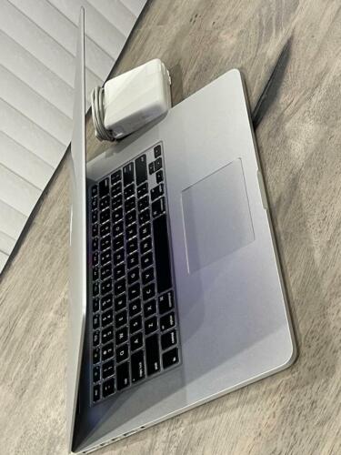 Apple MacBook Pro 15 (2015) i7- Quad-Core 16GB 2.2GHz 256GBSSD Monterey 2021 - Picture 3 of 10