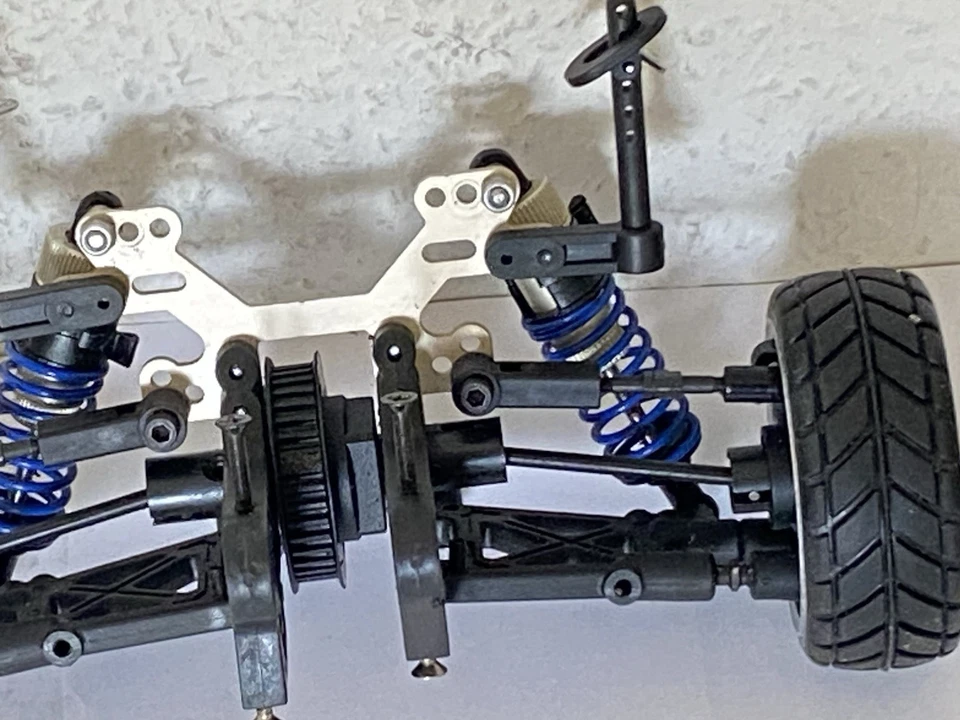 BMW-M3-GTR-Hachette/Thundertiger Hinterachse,Stoßdämpfer,Querlenker,Differential - Bild 3 von 4