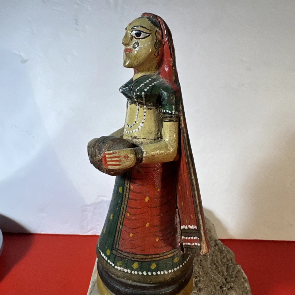 "Figura de madera vintage de mujer india pintada a mano 7""" Foto 3 de 4