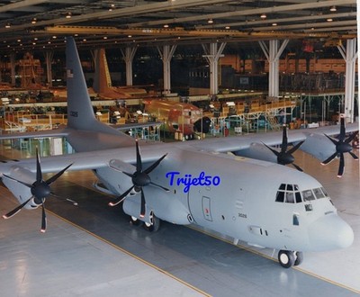 10x8 Farbfoto Lockheed C-130J Hercules erstes Flugzeug für die USAF