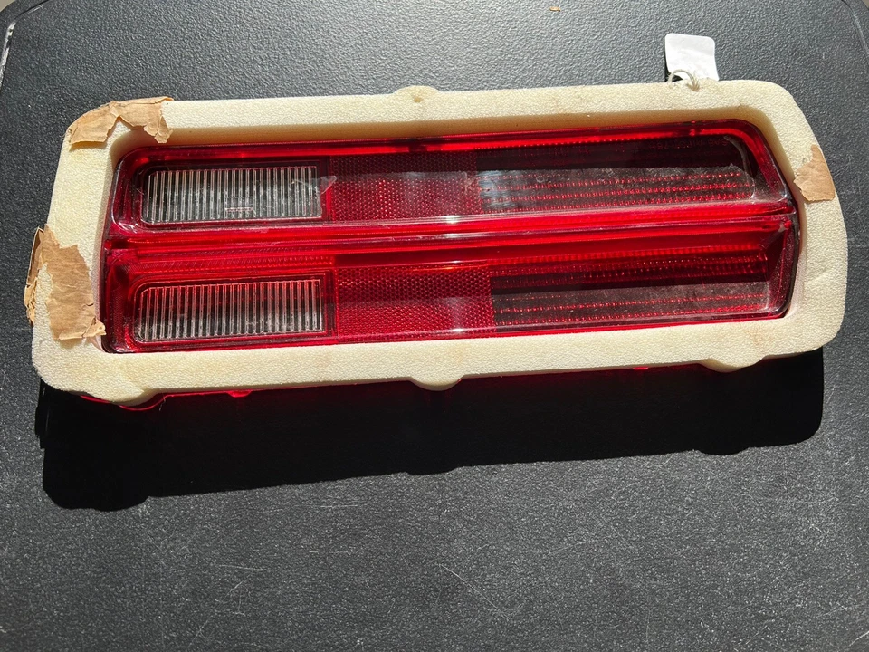 NOS Mopar 克莱斯勒尾灯镜头 3881011 1976-77 伏镜头带垫片 — 第 2/4 张图片