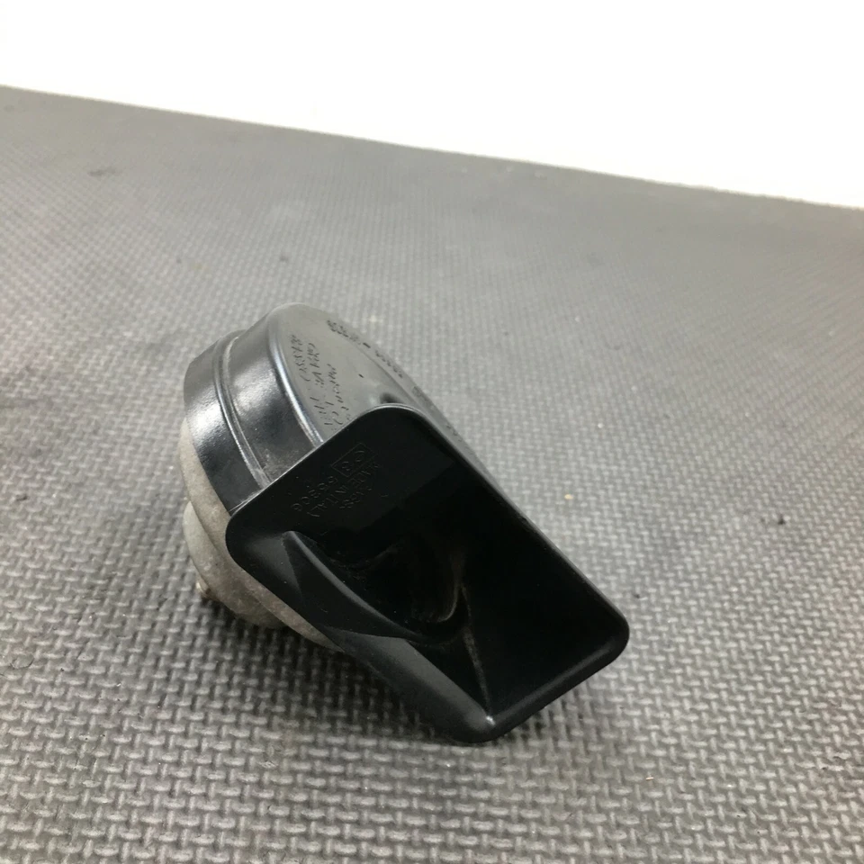 05-09 Land Rover LR3 Driver Left Front Low Tone Horn OEM YEB500080 - Image 3 of 4