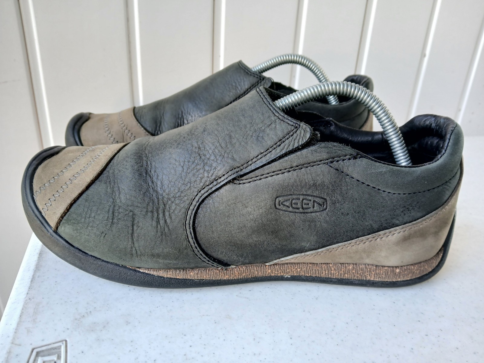 Scarpe Keen da uomo taglia 9 5 M mocassino da trekking in pelle marrone antiscivolo