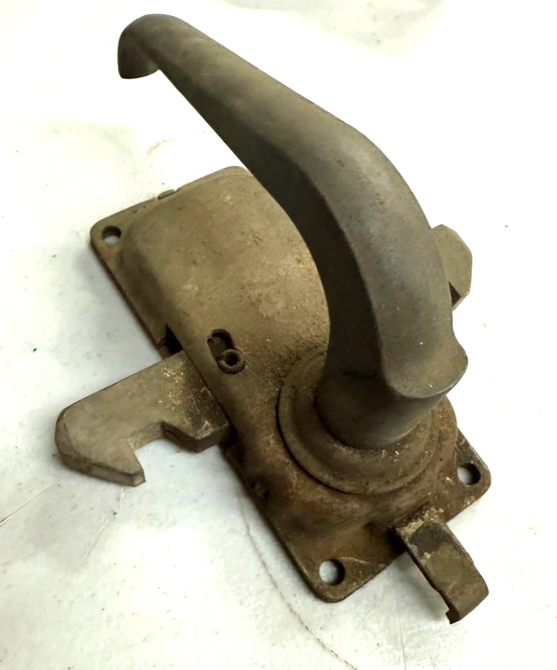 VINTAGE ANTIQUE ICE TRUCK OR PANEL DELIVERY CARGO LATCH DOOR HANDLE 30S 40S 50S - Image 4 of 4