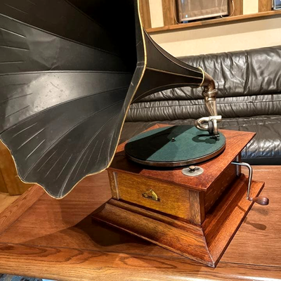 HMV Model 7 Senior Monarch Oak Horn Gramophone Triple Spring c1913