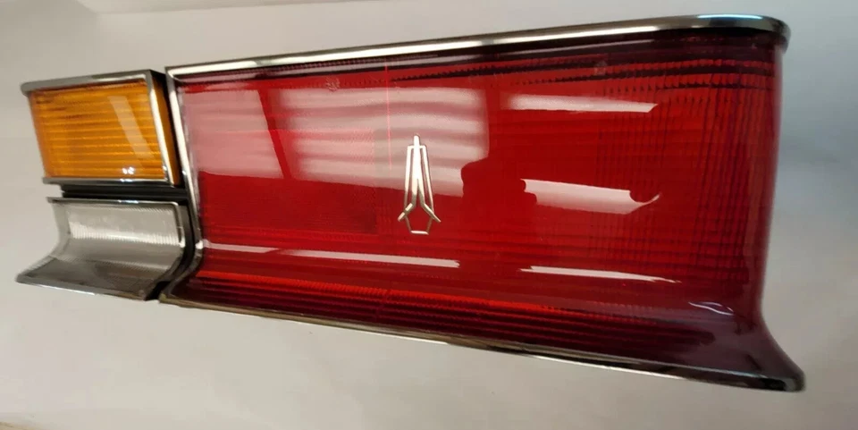 Dodge Horizon TC3 1979 Tourismo lente de luz trasera derecha 5207604 nuevo en stock Foto 2 de 4