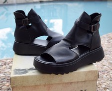 Rumour Has It Cut-Out SMAIBULUN Black Leather Sandals Size 9 Peep-Toe Gladiator