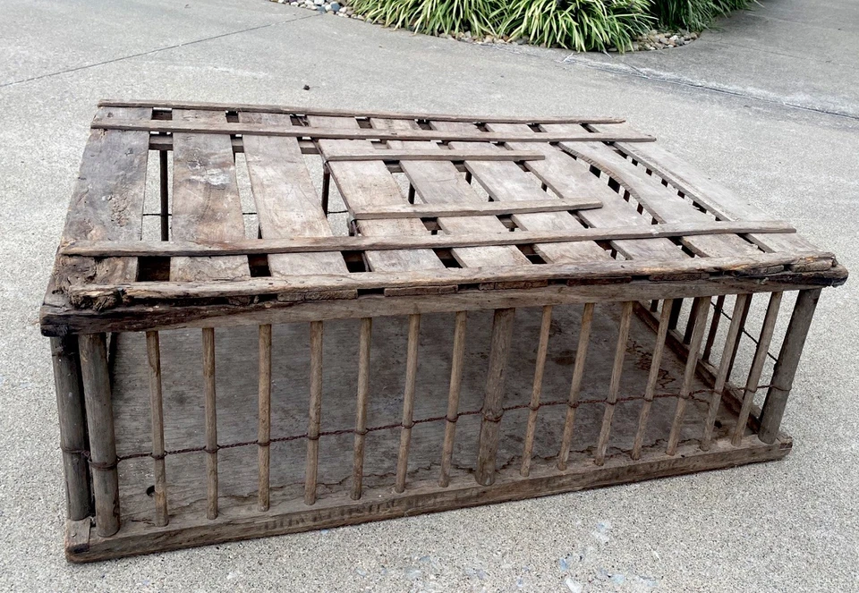 Antique Wooden Chicken Coop Crate Primitive Rustic Farm Cage Working Condition - Image 2 of 4