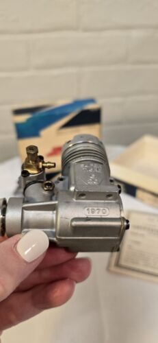 SuperTigre G .20 / .23 R/C Model Airplane Engine ~ 1970 - Picture 3 of 16