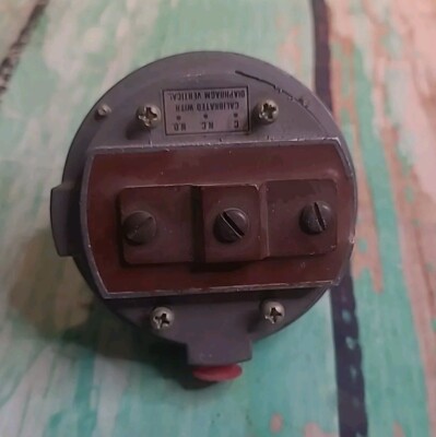 BEC CONTROLS R72-B1-G-180 PRESSURE CONTROL SWITCH 125 VAC 10A .15-1.25 ...