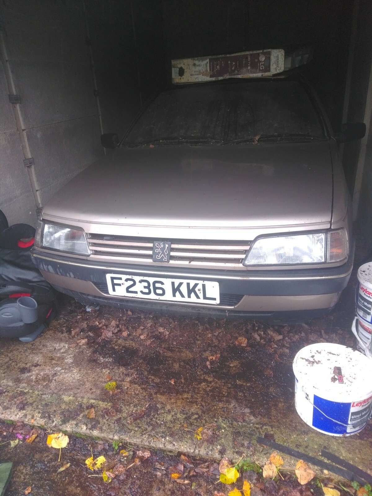 Image 31 - Peugeot-405-Estate-Petrol-Barn-find-Registration-is-SIL1925