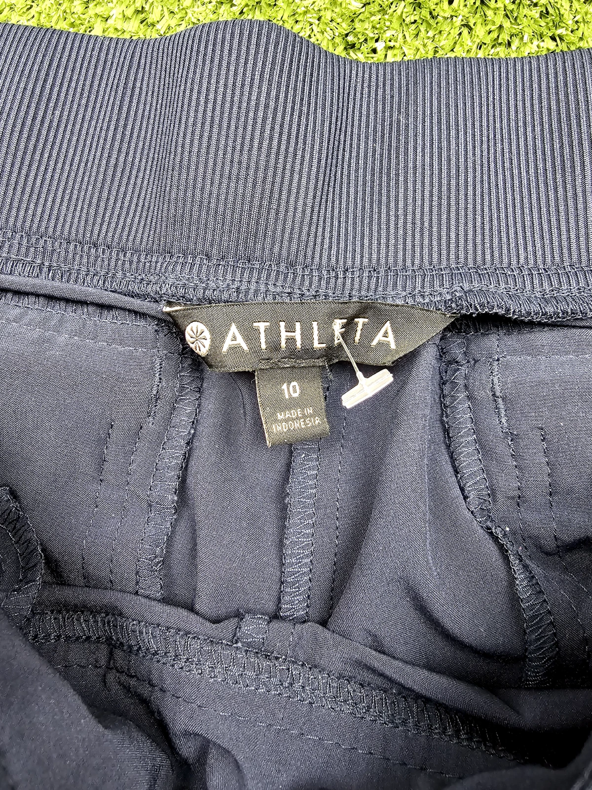 athleta pull on elastic waist tapered pants