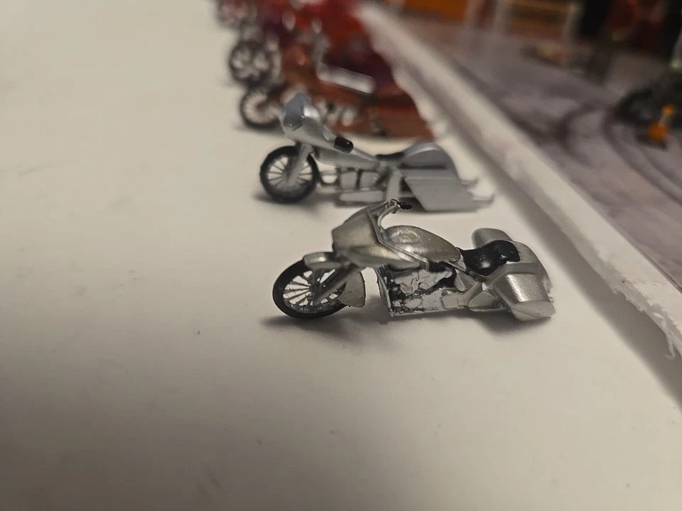 Hotwheels Harley Davidson, Bicicleta con Pantalla de Accesorios VERDADERA A ESCALA para Kadio House Foto 3 de 4