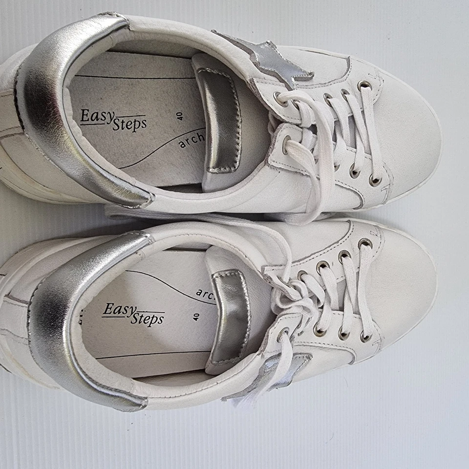 Easy Step Ultra 40 casual shoes size AU 8.5 - 9, White with Silver star M - image 3 of 4