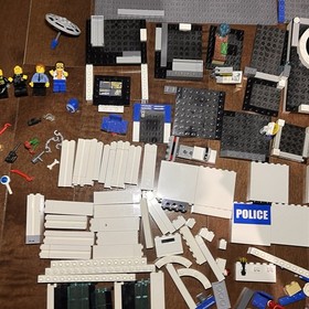 Lego City Set 7744 Police Headquarters Read