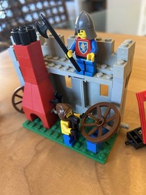 LEGO Set 6040 Castle Lion Knights Blacksmith Shop Near Complete