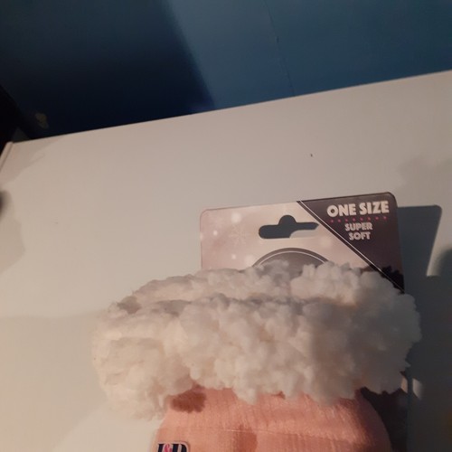 Ladies Warm Fluffy Socks - Picture 3 of 4