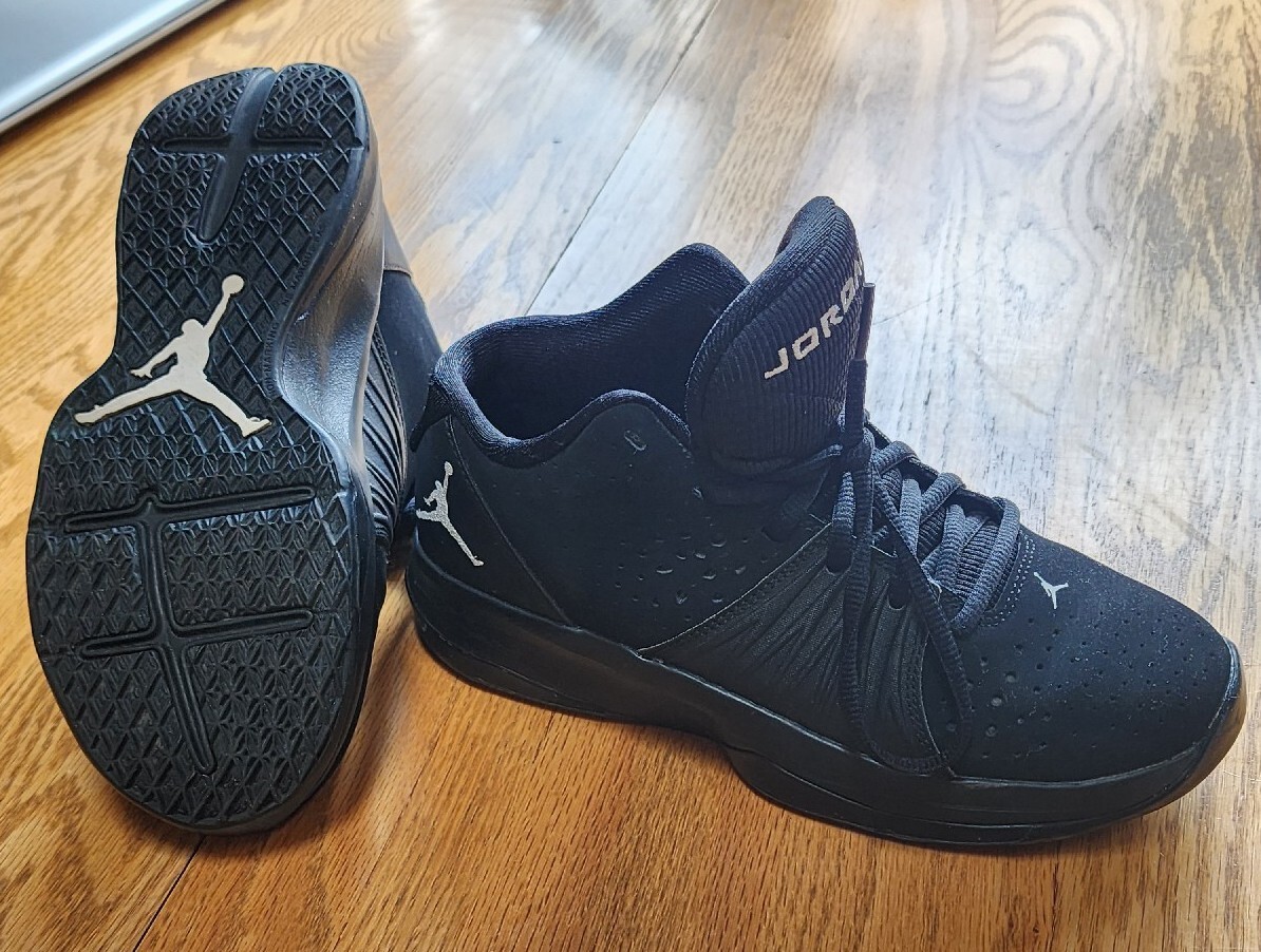 Nike Air JORDAN 5AM Pair of shoes Size 4.5 youth 807547-010  display picture 3