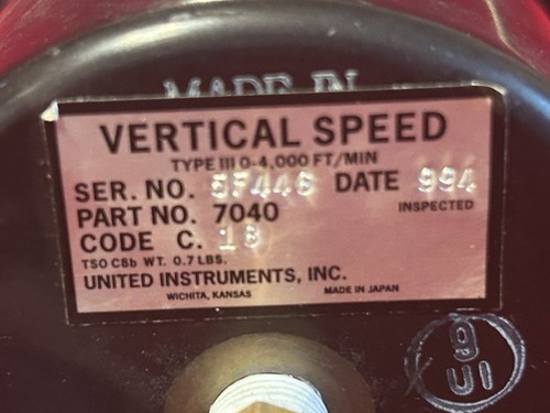 INDICADOR DE VELOCIDAD VERTICAL ILUMINADO UNITED INSTRUMENTS P/N 7040-C18 BEECHCRAFT - Imagen 4 de 7