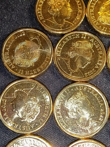2022 Australian $2 Honey Bee Coin From Royal Australian Mint Roll BU UNC - Picture 6 of 8