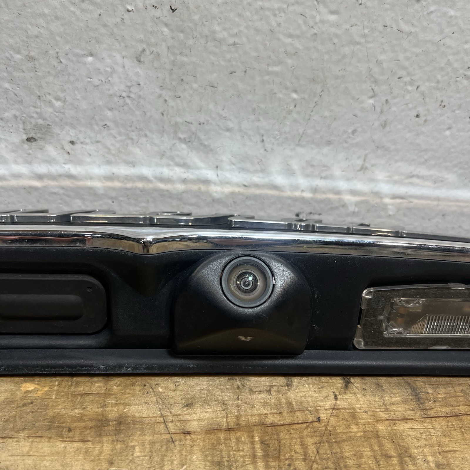 2014-2022 Maserati Ghibli Decklid Trunk Lid Molding W/ Camera Oem