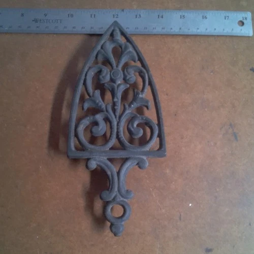 Griswold Cast Iron Triangle Trivet Scroll Pattern Black No. 1725 11in - product listing photo