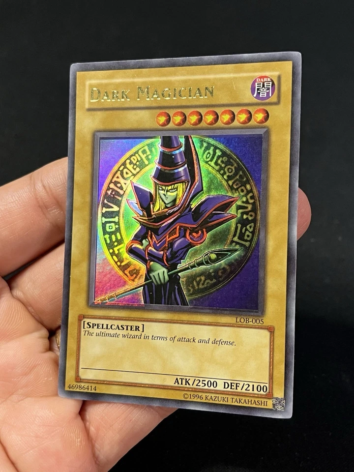 Yugioh Dark Magician LOB-005 Ultra Rare Unlimited LP Foil Shift Error - Image 2 of 4