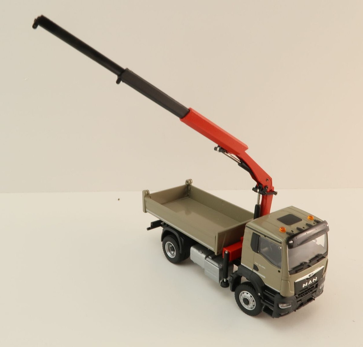 Conrad 81165/03 - MAN TGS NN 2 axle Tippper Truck with Conrad 81165/03 - MAN TGS NN 2 axle Tippper Truck with