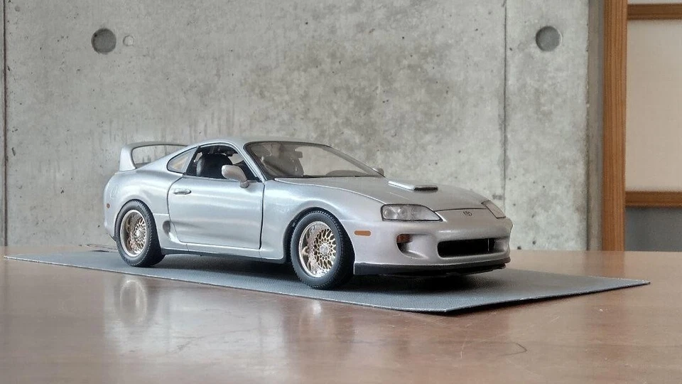 Modelo de coche Kyosho escala 1/18 personalizado Kyosho Toyota Supra JZA80 plateado Foto 4 de 4