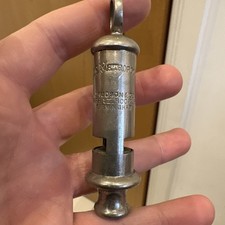VINTAGE J HUDSON & CO THE METROPOLITAN POLICE WHISTLE BARR ST HOCKLEY BIRMINGHAM