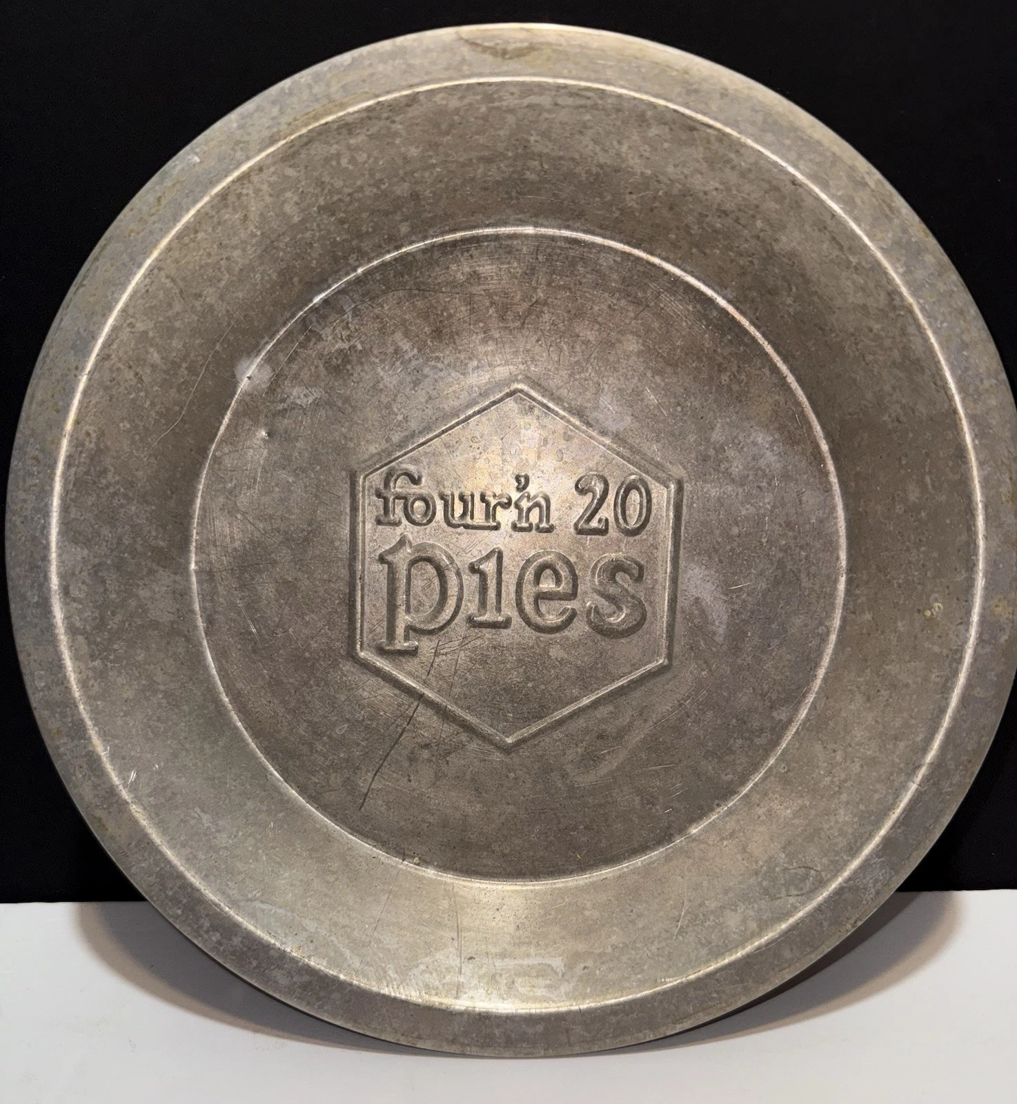 Vintage four ‘n 20 pies Metal 8.5" Tin Pie Pan Plate